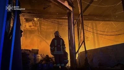 РФ масовано атакувала Київщину: виникли пожежі, постраждали люди (фото)