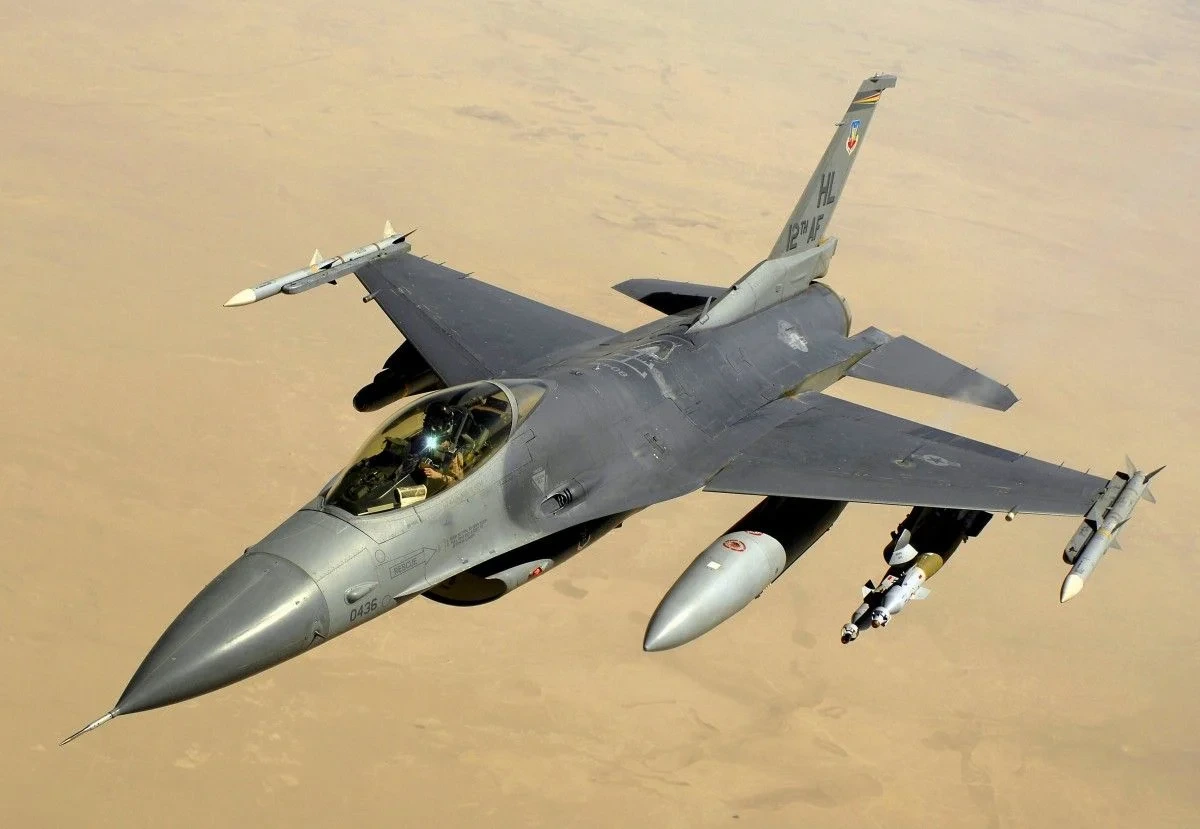 В Румунії F-16 вперше збив дрон, який залетів у повітряний простір країни