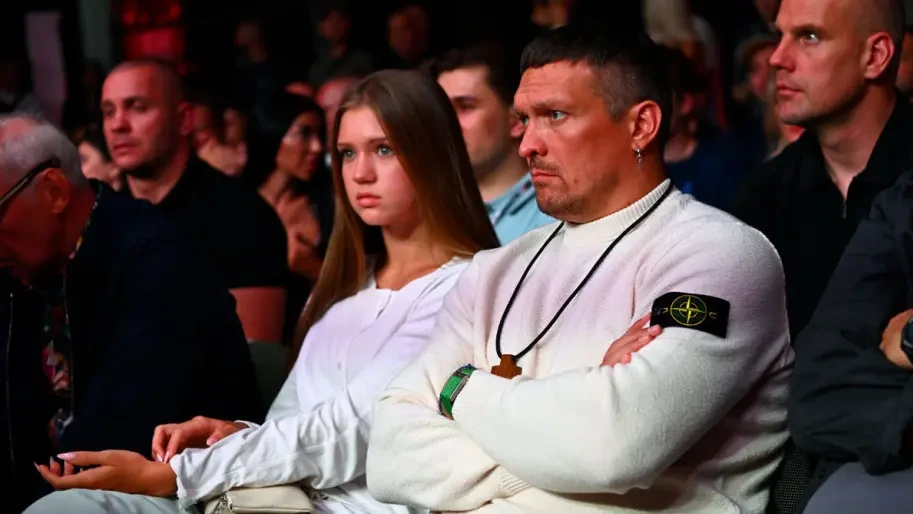 Усик уперше за тривалий час з'явився на публіці з донькою Єлизаветою